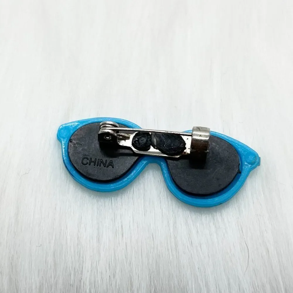 🔮‎ 5/$25 80s Vintage Blue Sunglasses Pin